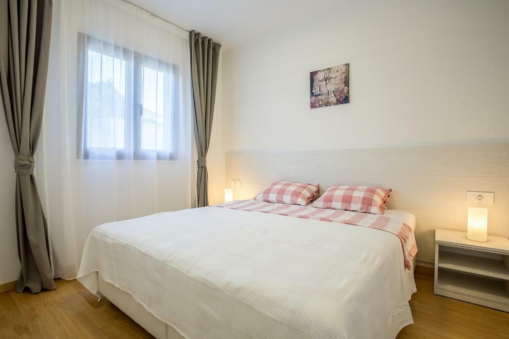 Apartments Jelena Ražanj Extérieur photo